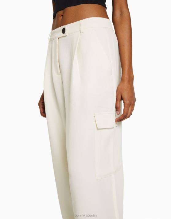 Creme Bershka Frauen maßgeschneiderte Cargo-Jogger H00J1353