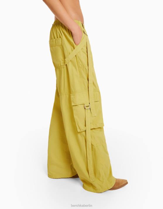 Grün Bershka Frauen Cargohose aus Twill-Oktopus H00J1328