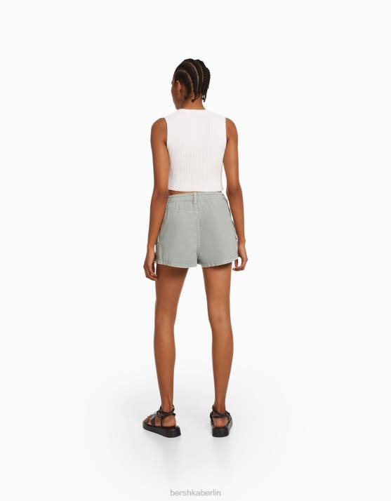 Grün Bershka Frauen Multi-Cargo-Shorts aus Baumwolle H00J1381