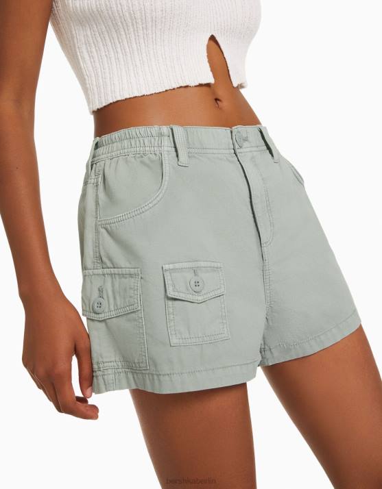 Grün Bershka Frauen Multi-Cargo-Shorts aus Baumwolle H00J1381