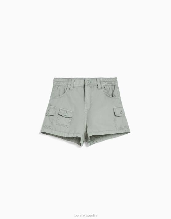 Grün Bershka Frauen Multi-Cargo-Shorts aus Baumwolle H00J1381