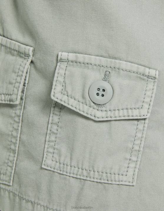 Grün Bershka Frauen Multi-Cargo-Shorts aus Baumwolle H00J1381