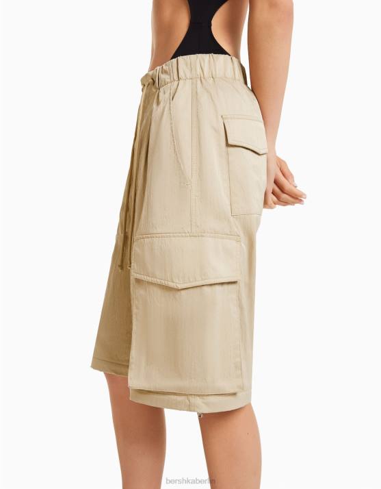 Kamel Bershka Frauen Cargohose aus Nylonmischung H00J1356