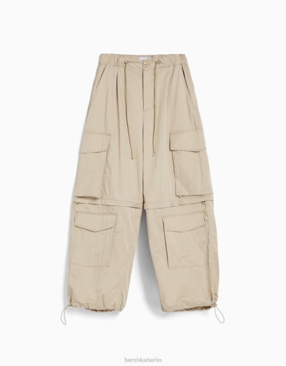 Kamel Bershka Frauen Cargohose aus Nylonmischung H00J1356