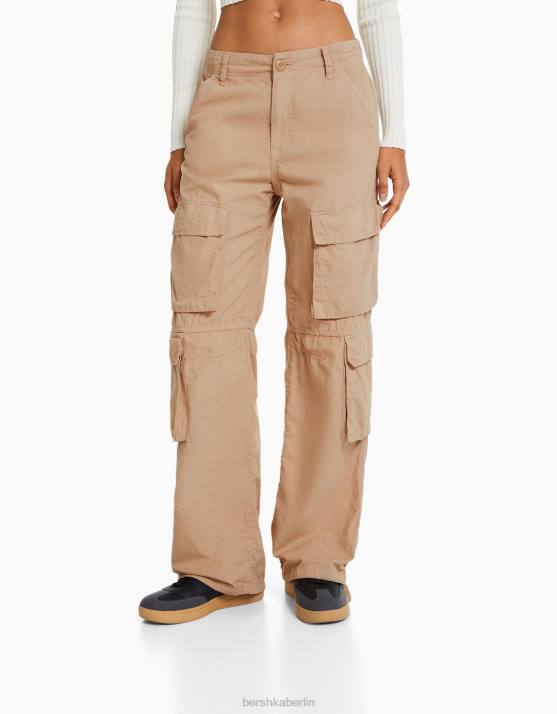 Kamel Bershka Frauen Cargohose mit Kordelzug H00J1335