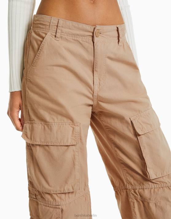 Kamel Bershka Frauen Cargohose mit Kordelzug H00J1335