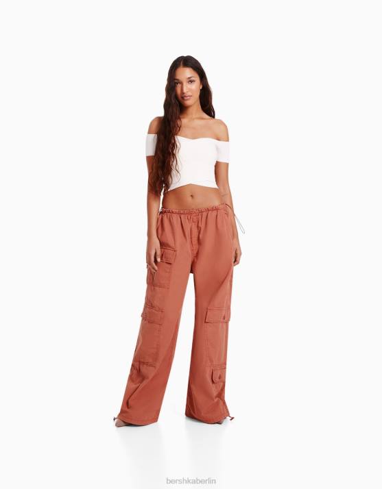 Rosa Bershka Frauen Cargo-Fallschirmhose H00J1301