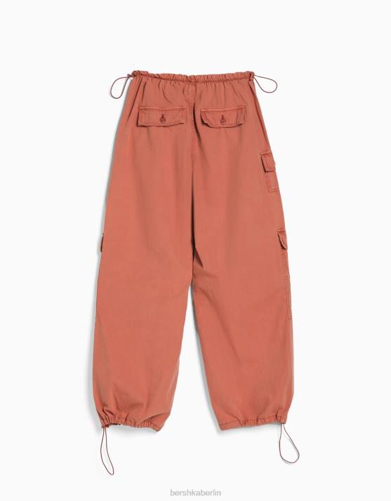 Rosa Bershka Frauen Cargo-Fallschirmhose H00J1301