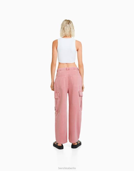 Rosa Bershka Frauen Cargohose mit Ballon-Passform H00J1360