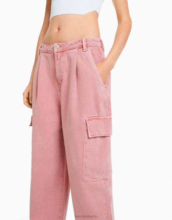 Rosa Bershka Frauen Cargohose mit Ballon-Passform H00J1360