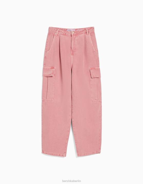 Rosa Bershka Frauen Cargohose mit Ballon-Passform H00J1360