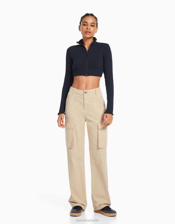 Sand Bershka Frauen Gerade geschnittene Cargohose H00J1305