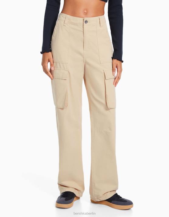Sand Bershka Frauen Gerade geschnittene Cargohose H00J1305
