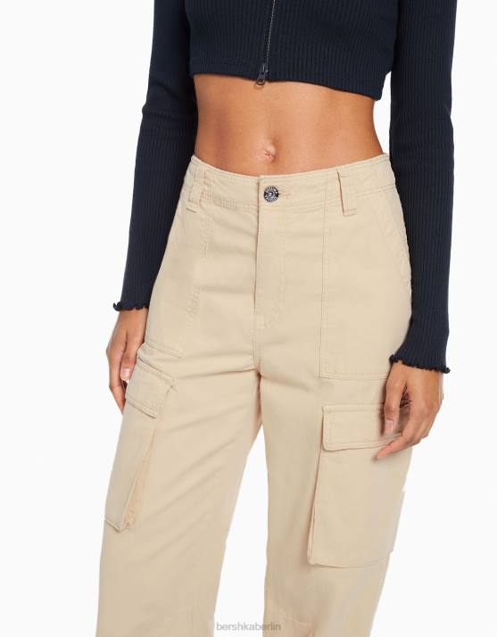 Sand Bershka Frauen Gerade geschnittene Cargohose H00J1305