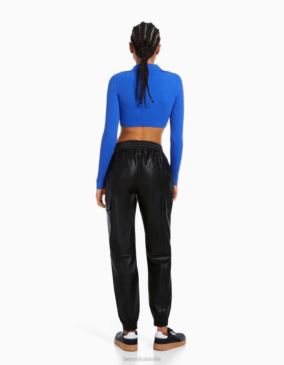Schwarz Bershka Frauen Cargo-Jogginghose aus Kunstleder H00J1364
