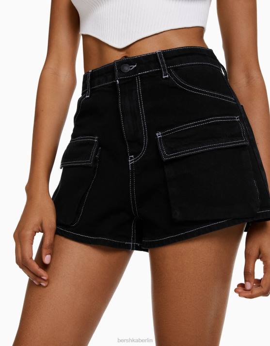 Schwarz Bershka Frauen Denim-Cargo-Shorts H00J1376