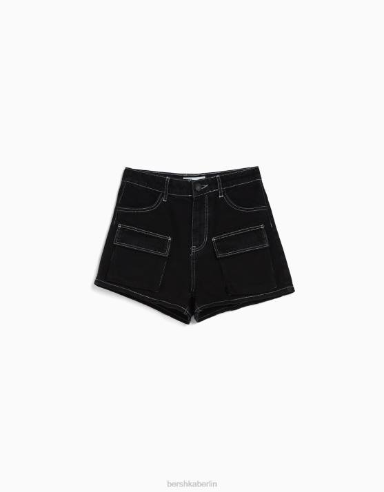 Schwarz Bershka Frauen Denim-Cargo-Shorts H00J1376