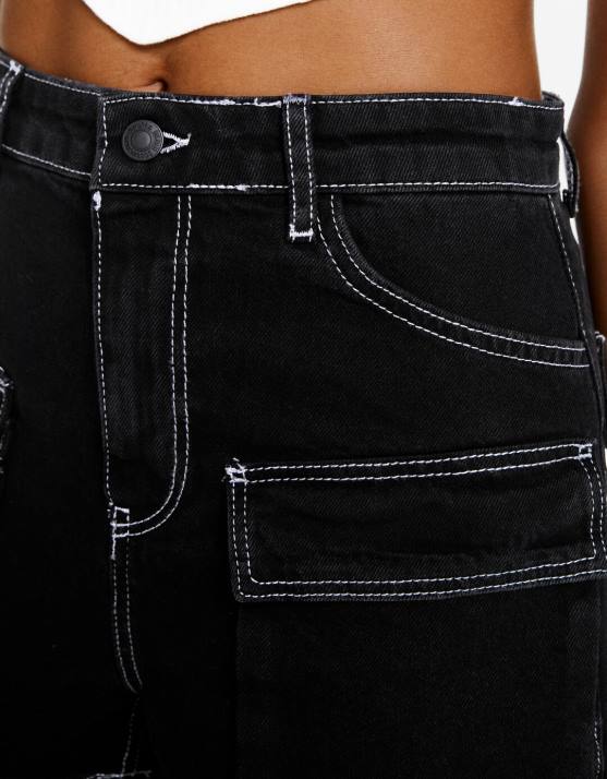 Schwarz Bershka Frauen Denim-Cargo-Shorts H00J1376