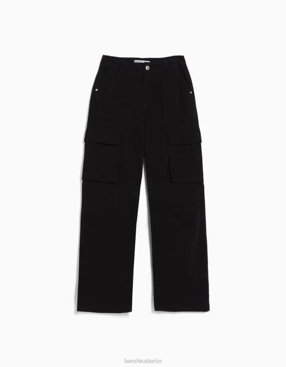 Schwarz Bershka Frauen Gerade geschnittene Cargohose H00J1307