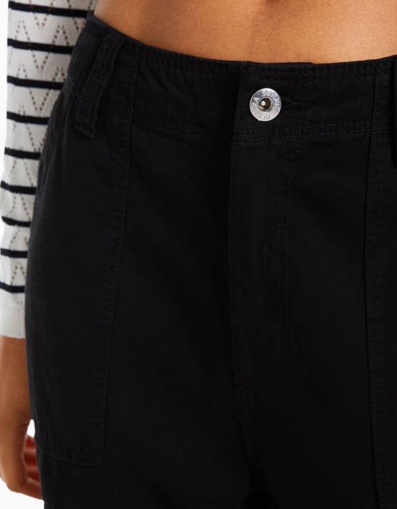 Schwarz Bershka Frauen Gerade geschnittene Cargohose H00J1307