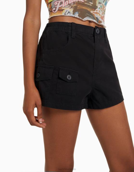 Schwarz Bershka Frauen Multi-Cargo-Shorts aus Baumwolle H00J1380