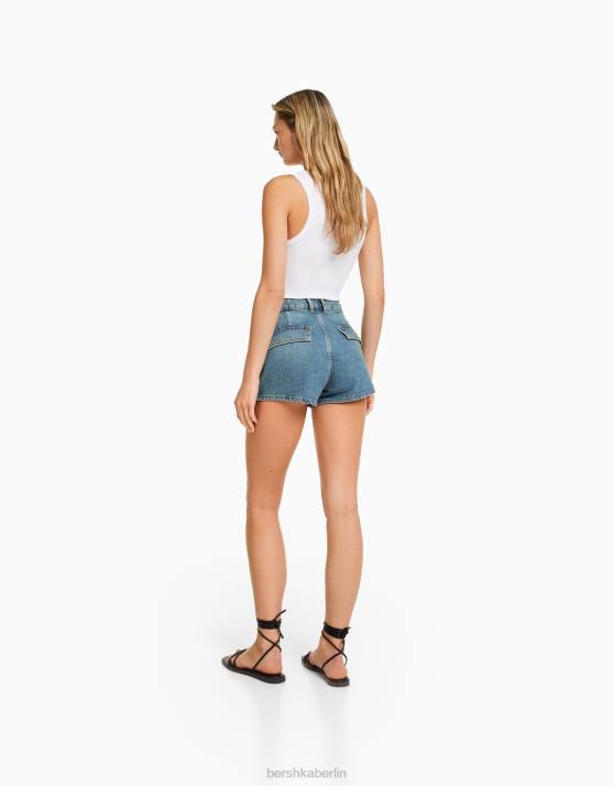 blau verwaschen Bershka Frauen Denim-Cargo-Shorts H00J1393