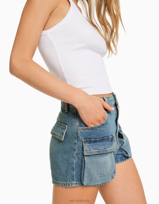 blau verwaschen Bershka Frauen Denim-Cargo-Shorts H00J1393