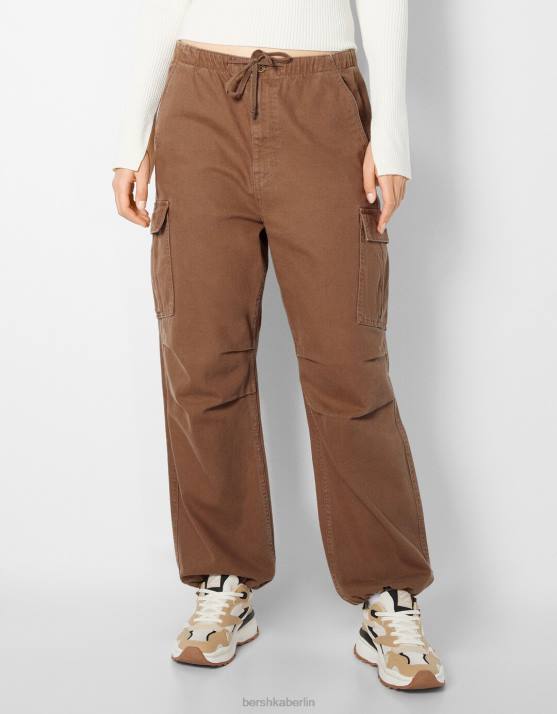 braun Bershka Frauen Cargo-Fallschirmjeans H00J1388
