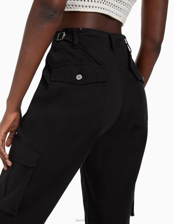 exklusiv Bershka Frauen Verstellbare Cargohose mit gerader Passform H00J1286