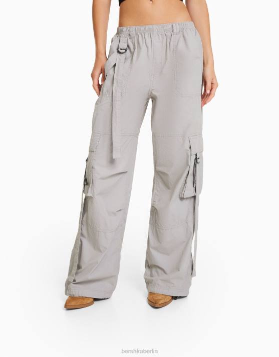 grau Bershka Frauen Cargohose aus Twill-Oktopus H00J1330