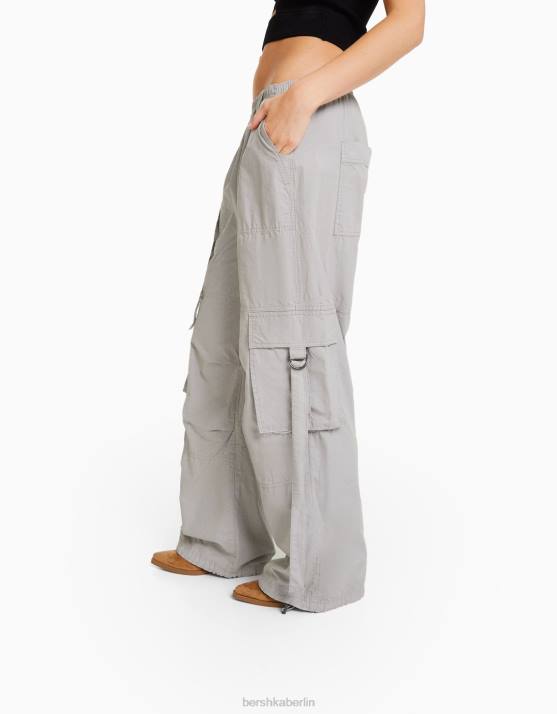 grau Bershka Frauen Cargohose aus Twill-Oktopus H00J1330