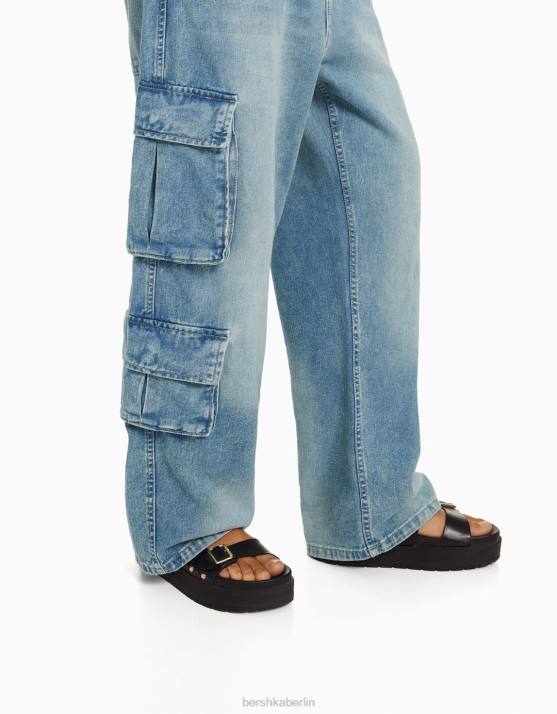 hellblau Bershka Frauen Cargo-Jeans mit mehreren Taschen H00J1292
