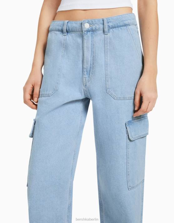 hellblau Bershka Frauen Gerade geschnittene Cargo-Jeans H00J1350