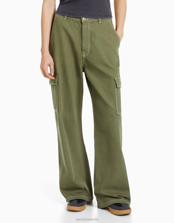 khaki Bershka Frauen Cargo-Jeans mit weitem Bein H00J1341