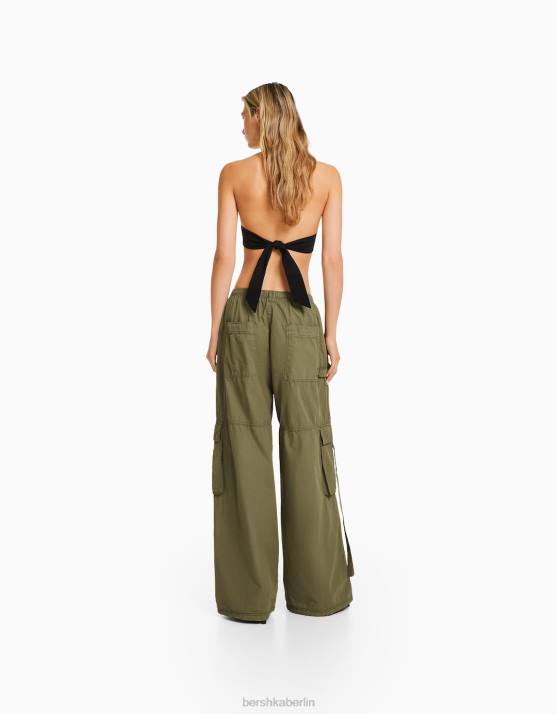 khaki Bershka Frauen Cargohose aus Twill-Oktopus H00J1329