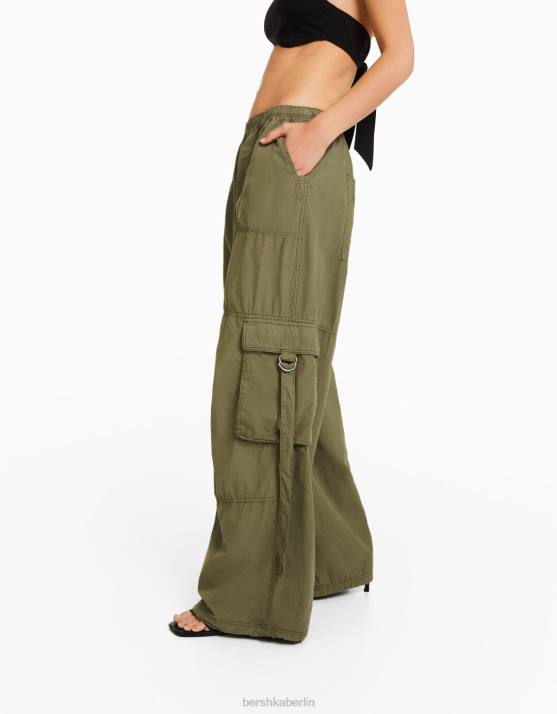 khaki Bershka Frauen Cargohose aus Twill-Oktopus H00J1329