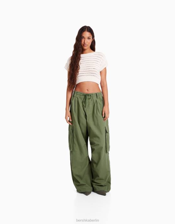 khaki Bershka Frauen weite, voluminöse Cargohose H00J1361