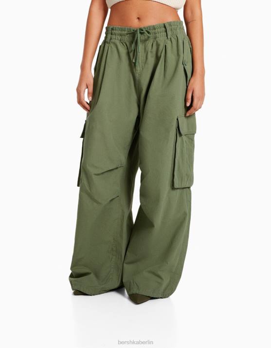 khaki Bershka Frauen weite, voluminöse Cargohose H00J1361