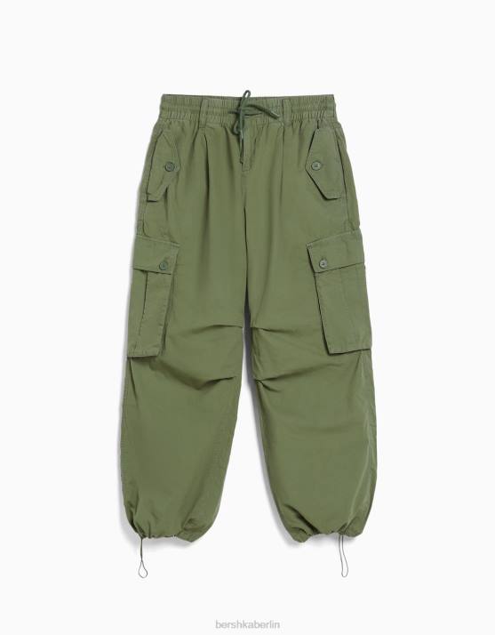 khaki Bershka Frauen weite, voluminöse Cargohose H00J1361