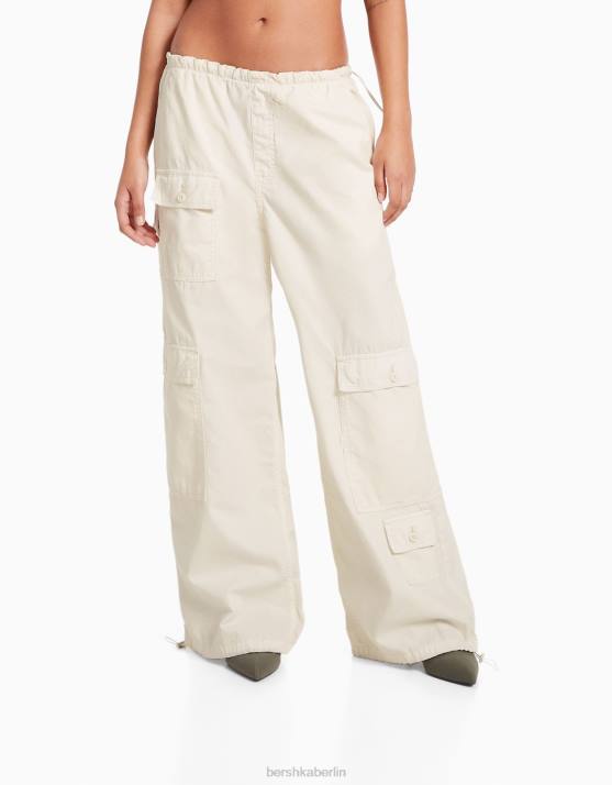 nicht-gerade weiss Bershka Frauen Cargo-Fallschirmhose H00J1300