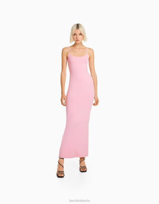Rosa Bershka Frauen figurbetontes langes Trägerkleid H00J19