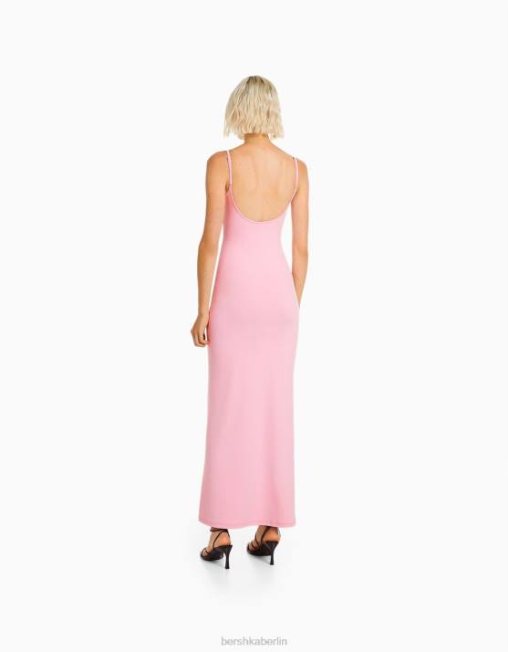 Rosa Bershka Frauen figurbetontes langes Trägerkleid H00J19