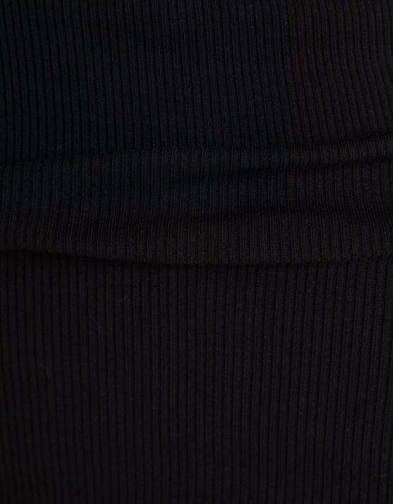 Schwarz Bershka Frauen Geripptes Minikleid mit langen Ärmeln H00J237