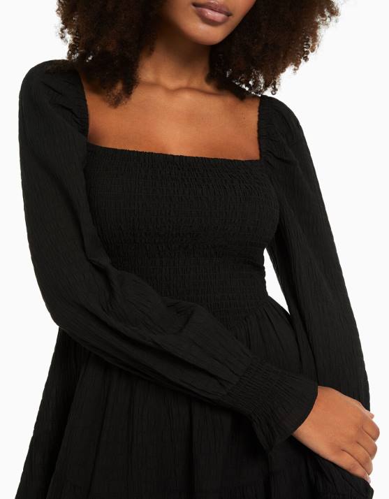 Schwarz Bershka Frauen Strukturiertes, voluminöses Minikleid mit langen Ärmeln H00J223