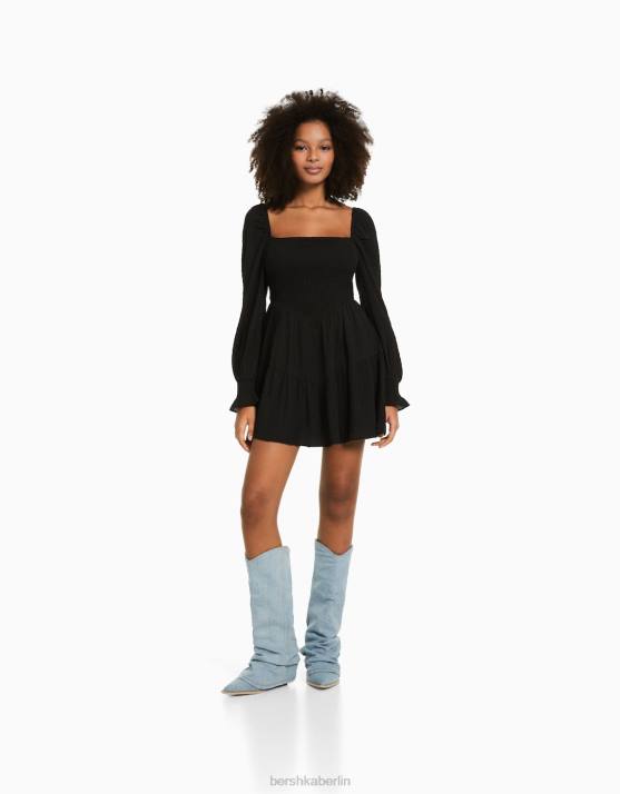 Schwarz Bershka Frauen Strukturiertes, voluminöses Minikleid mit langen Ärmeln H00J223
