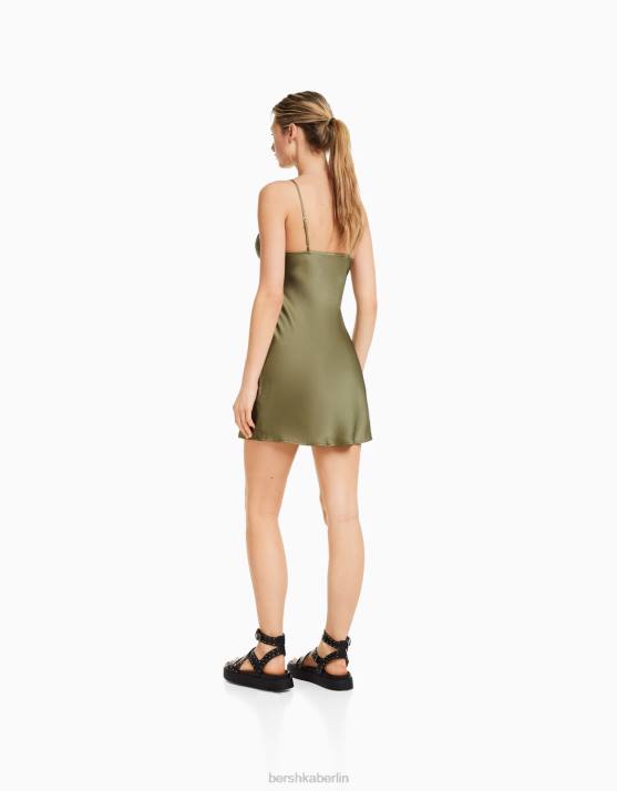 khaki Bershka Frauen Fließendes Satin-Minikleid mit Trägern und Raffung H00J70
