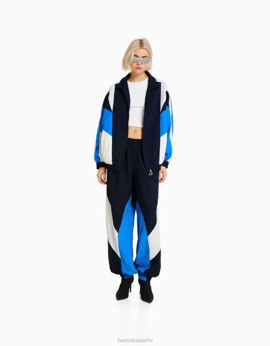 Blau Bershka Frauen Set aus Nylon-Jacke und -Hose in Colour-Block-Optik H00J2062