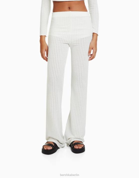Creme Bershka Frauen Offen gestrickte Schlaghose H00J2041