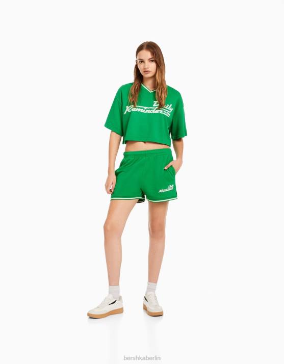 Grün Bershka Frauen Set aus bedrucktem, kurzärmligem Plüsch-Sweatshirt und Shorts H00J2050
