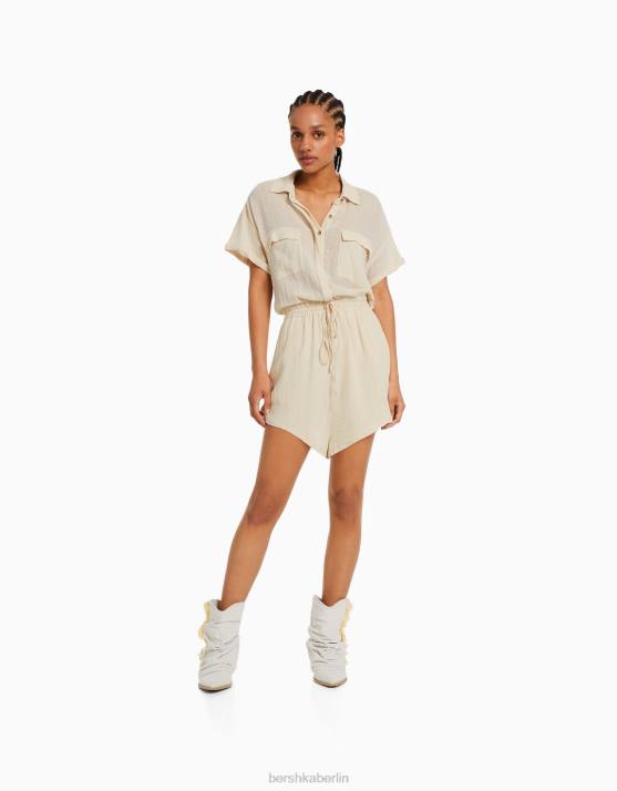 Beige Bershka Frauen Rustikaler Utility-Jumpsuit H00J105